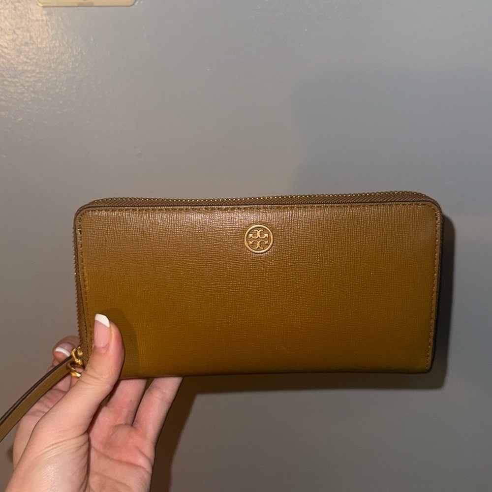 Tory Bunch like new wallet